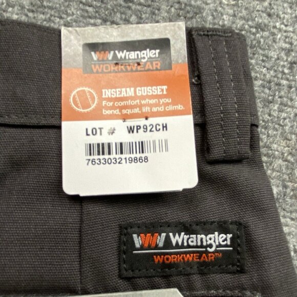 Wrangler Workwear Shorts Mens 42 x 12 Gray Plain Front Inseam GusseI Outdoor - Picture 5 of 9